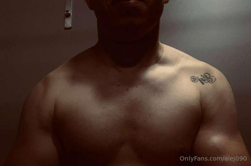 Guess where I have my hands right now 🔥😈