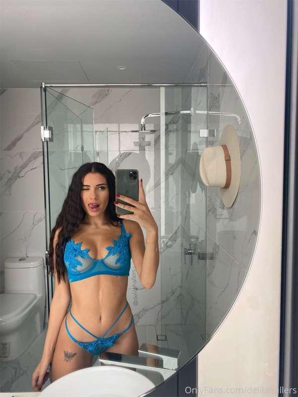 Do you like my lingerie today ?🙈