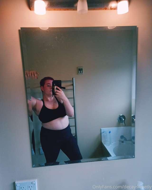 Post gym! These pants have POCKETS, and I'm looking forward ..