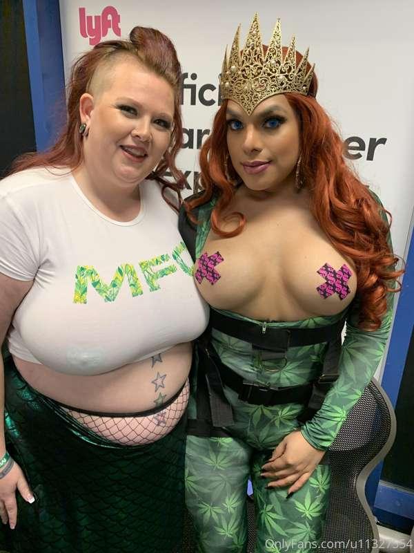 With https://onlyfans.com/rubysinclaire at Exxxotica 2019