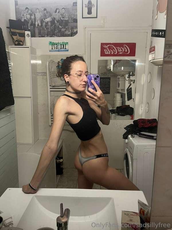 C'est le bordel, mais je suis belle 🥰 (les mini tanga comme ..