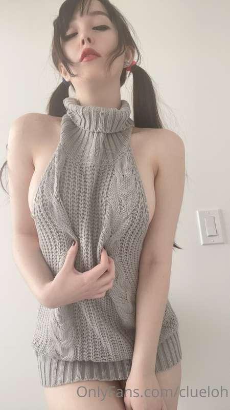🥰***Grey sweater***😋In have nothing under this daddy ... 😋😅 ..