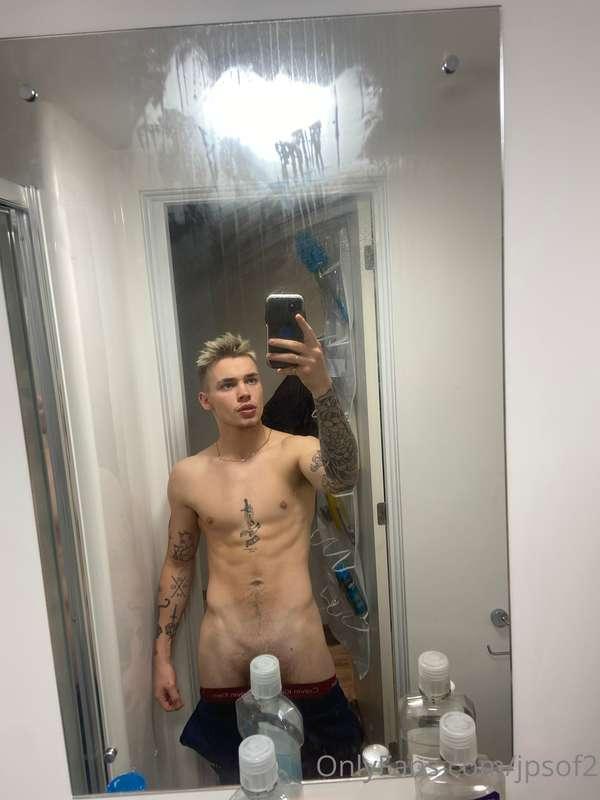 Flexing! 💪🍆