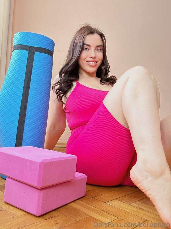 One of my favorite hobbies is stretching🥰I have been doing s..