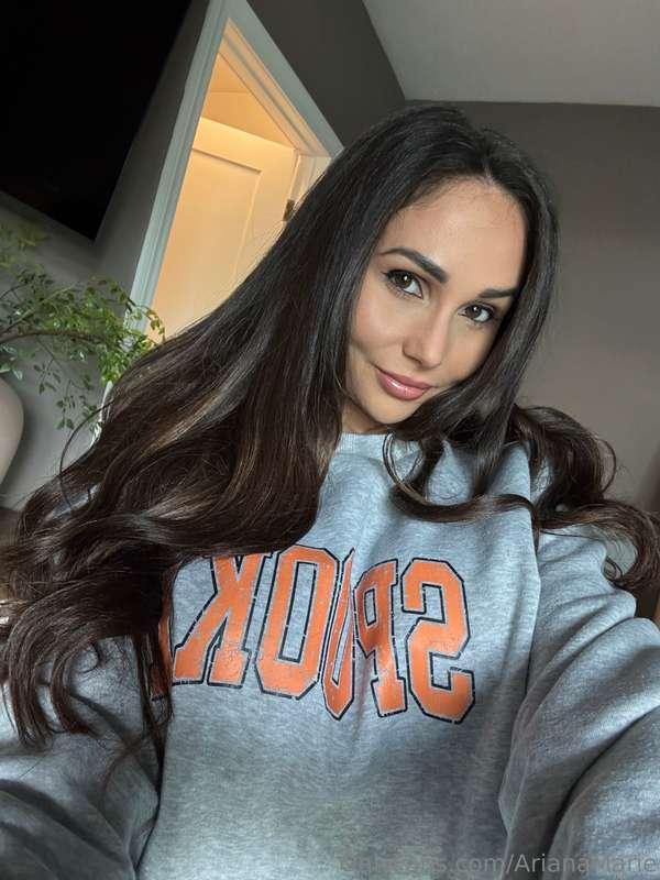 I wanna share some naughty thoughts with you!! 🤭Cum to my DM..