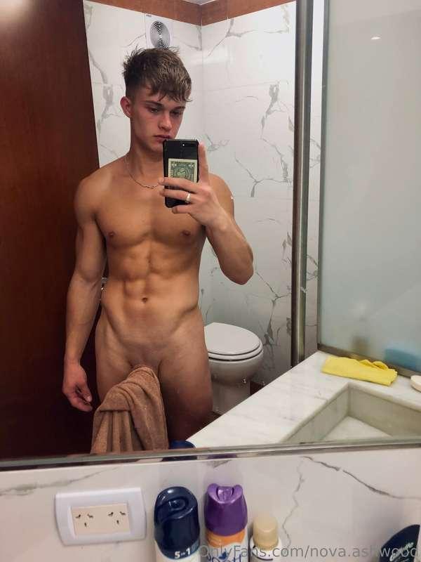 This is what happens when I’m left alone with a mirror 😜