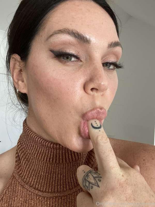 Don't miss the super hot GFE that dropped in your DMs tonigh..