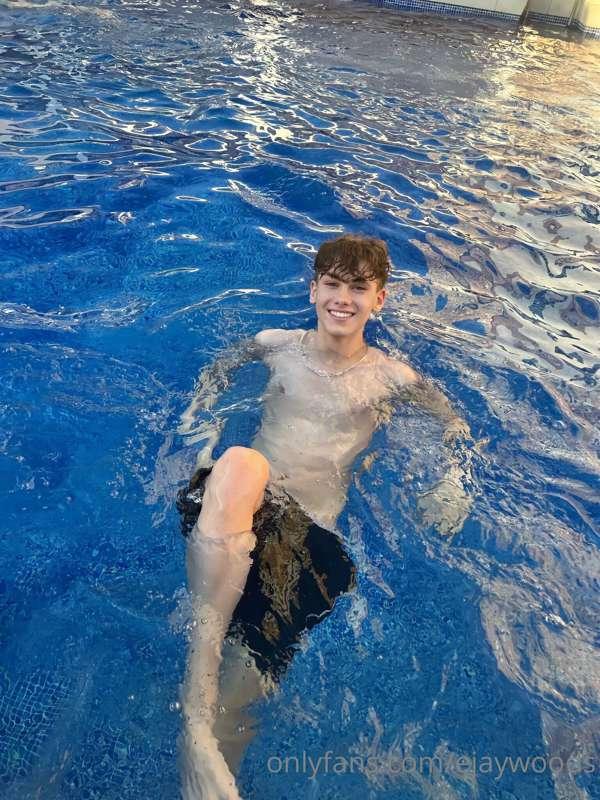 In the swimming or in bed… let’s get wet together 💦☺️🙊😛

**s..
