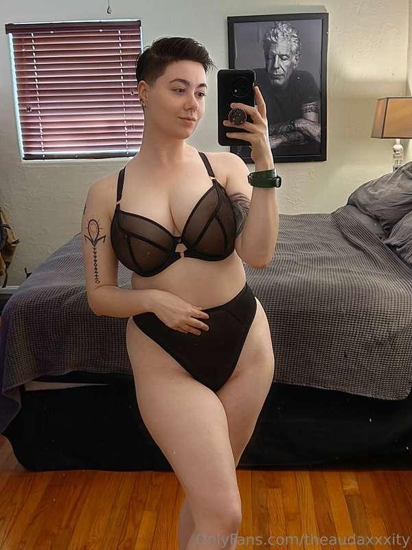 Good morning from Orlando 😘 I let my lover pick out this set..