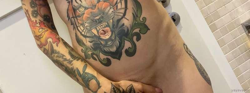 Do you like to see the whole pic @yayavader 😈