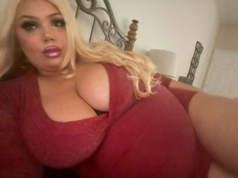 Come rub me all over 😈