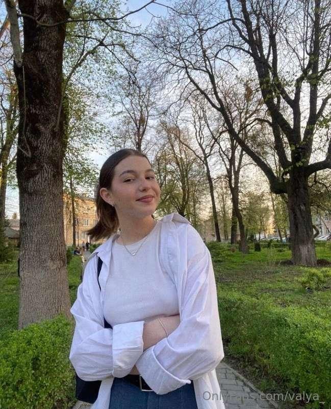 Walking in the park is my favorite thing to do in a big city..
