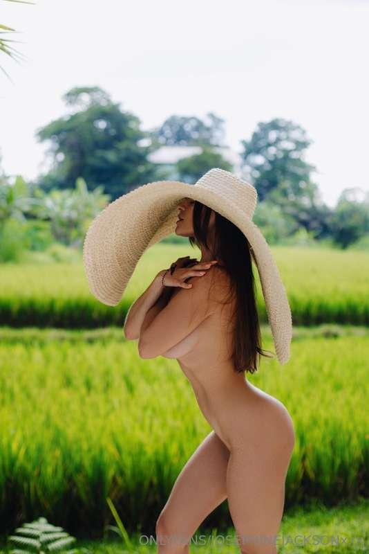 This hat perfectly emphasizes my perfect body curves, no mor..