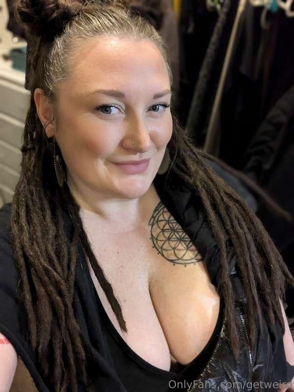 Ready to go out this weekend. Few more days till Nola!!! So ..