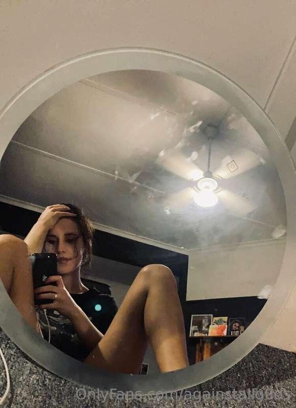 Dm me to see what happened after I took this picture 😈💦😘