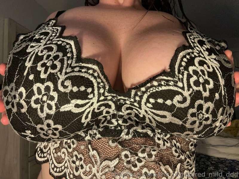 Love playing with my own titties🥵😍