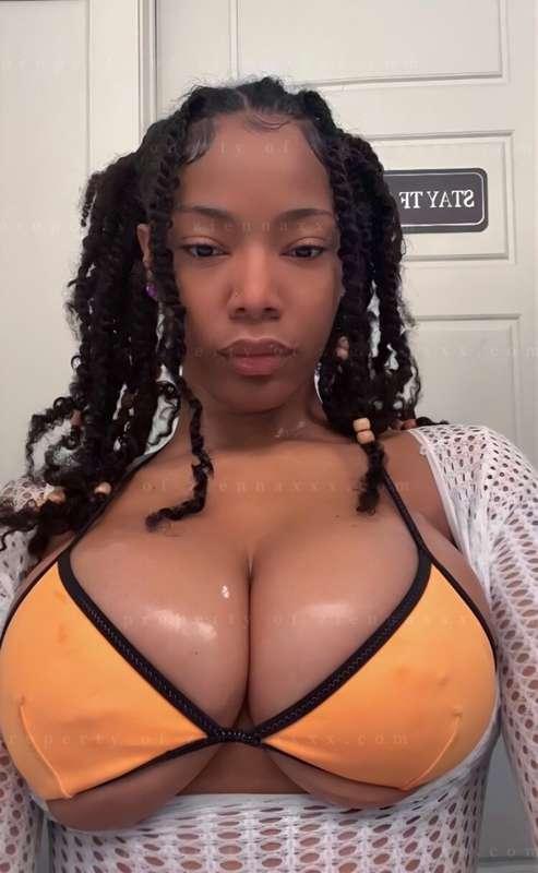 you can feel how soft and squishy 🥰🥵 my titties are in this ..