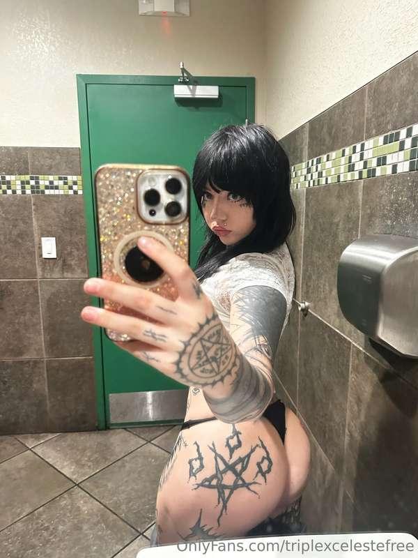 Keeping it cheeky, one day at a time 😉🖤