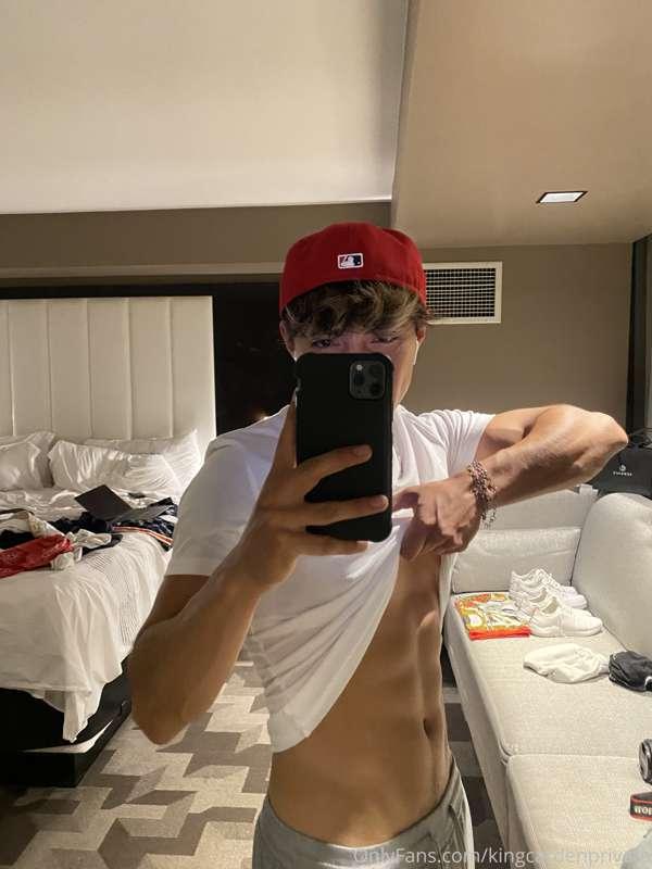Who wants to come over and suck me