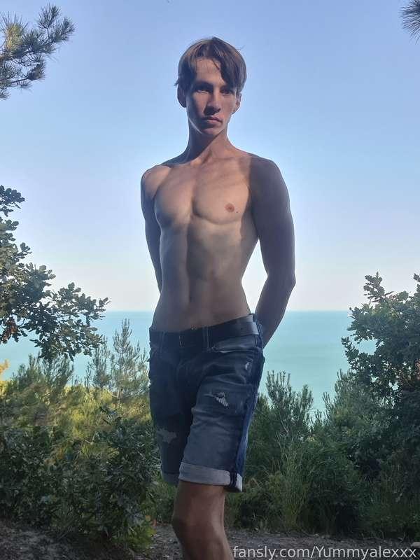 Went to a hike and made an outdoor photoset today, will be few posts 