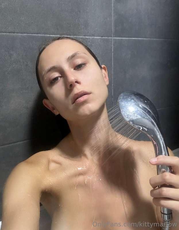 A photo from my morning shower💦😜