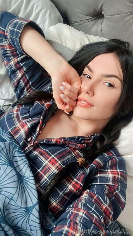 🫦Hot brunette @goldenna loves videocall 🍌💦

🍭Custom photos a..