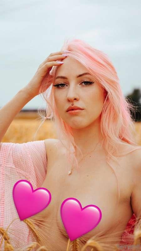 Berry in the wheat fields 🌾 Imagine you were watching me har..