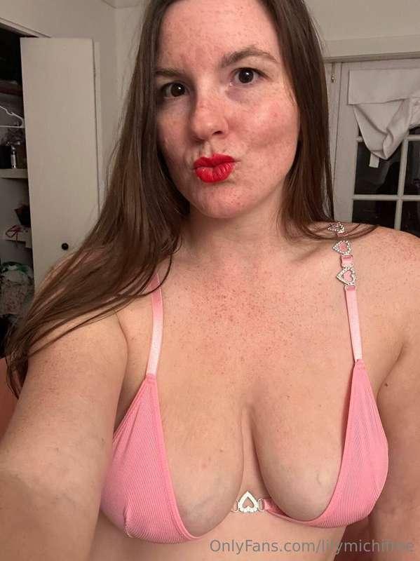 my pussy is so wet rn! message me to see @lilymichi