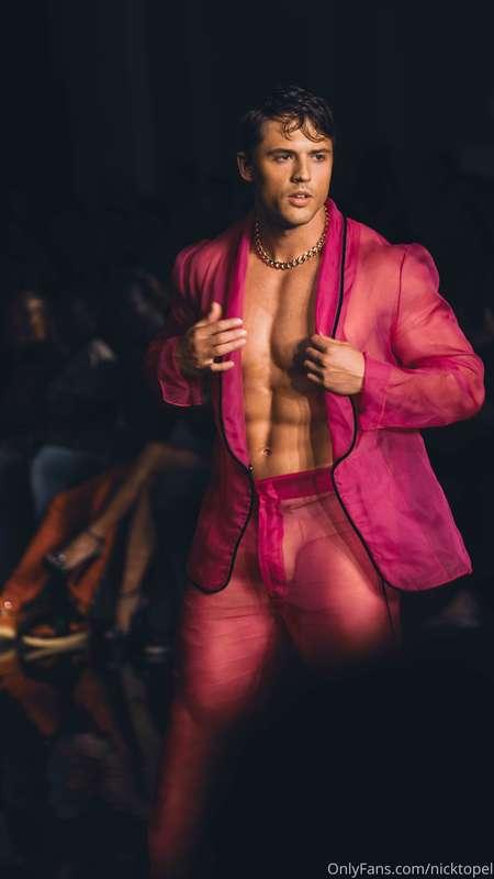 Happy Monday! What do you think of this outfit from Miami Sw..