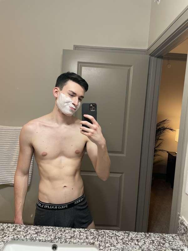 Wanna help me shave? 😜