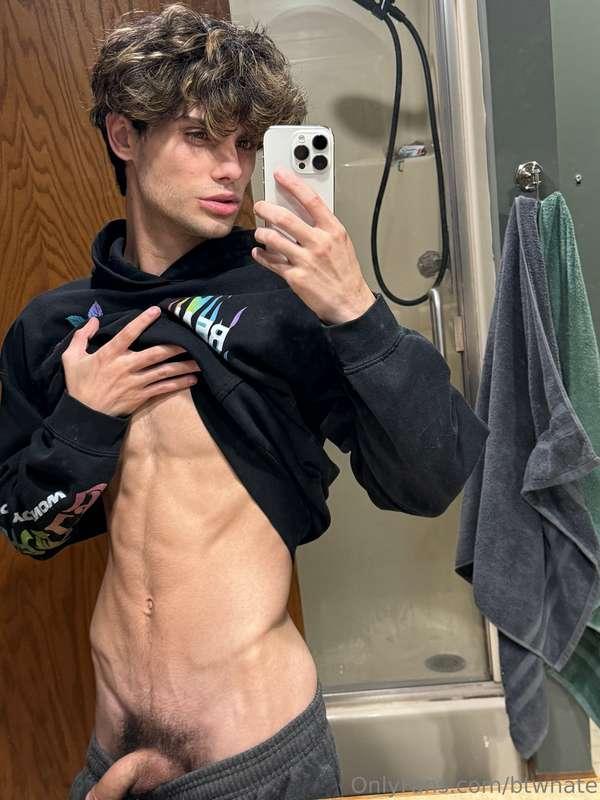 Message me right now 😩 I’ll show you it hard ;) 