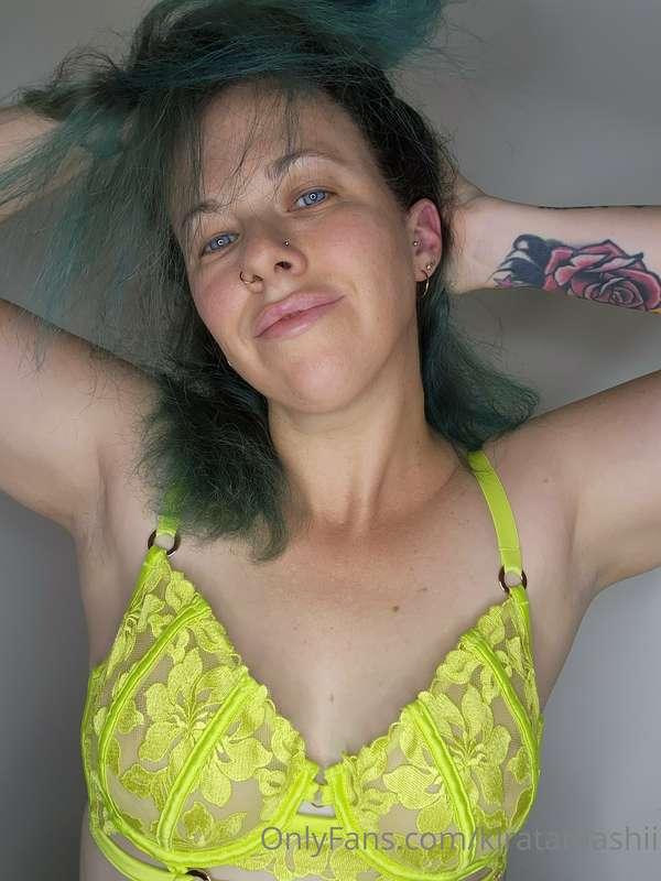 Can't get you outta my head 💛💚