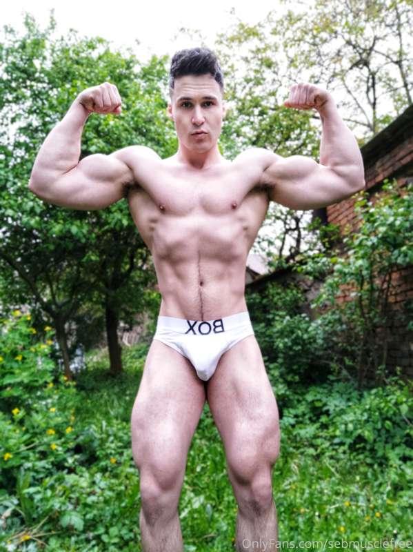 Flexin on my garden 😜💪
