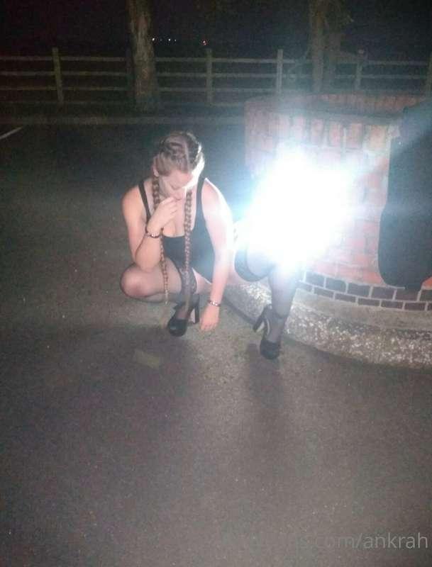 I’ll pose for you out in the open ❤️ I’m such a slut outside
