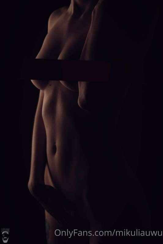 My body 💗
I don't usually insert nude photos, but this photo..