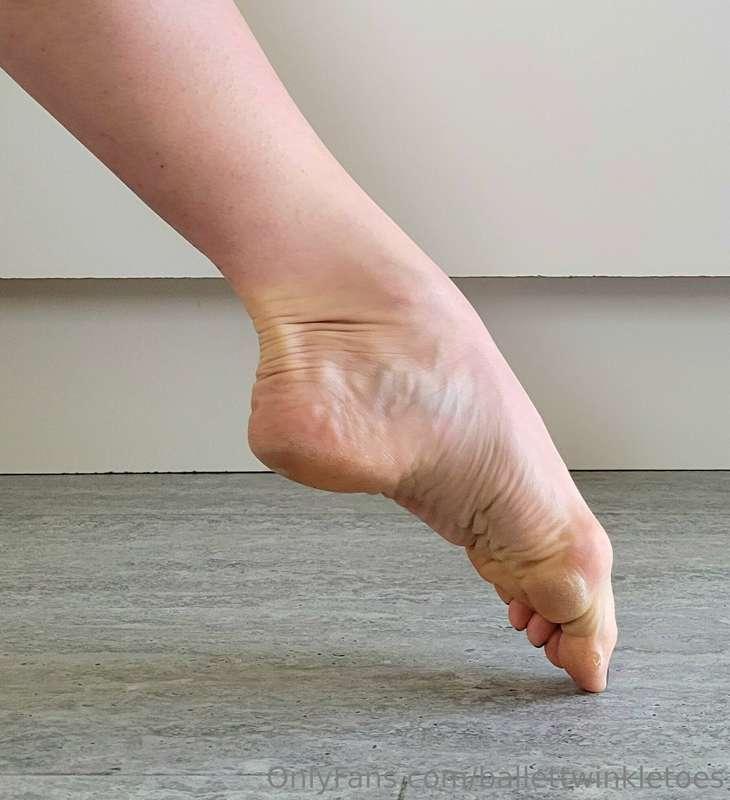 Feels like I'm always pointing my toes 🩰👣