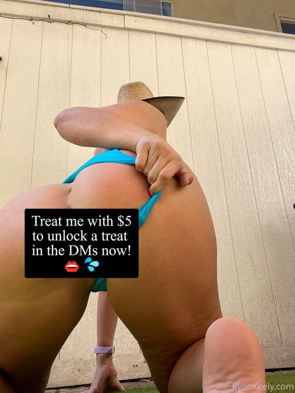 **Tip me $5** Then check your DMs for a naughty treat 😈