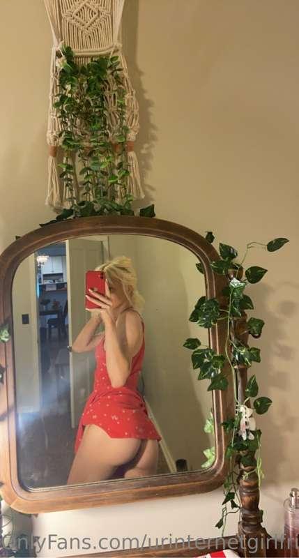 happy monday!! keep an eye on your messages ;)