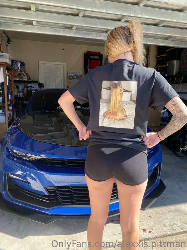 Hey babyyyy I also release spicy t-shirts so if you want one..