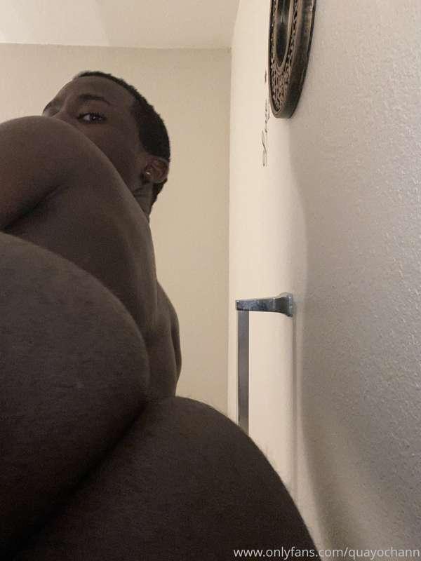 Participates in no shave November 😋 will drop vids and pics ..