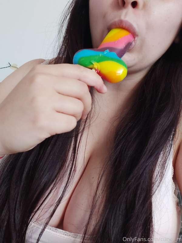 I had a 🍆 craving.. wishing it was your dick tho 😏