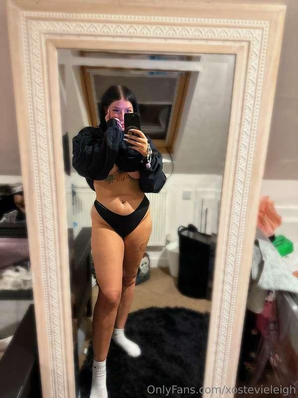 Evening ☺️ back off my hols but in bed feeling unwell! 🥺 my ..