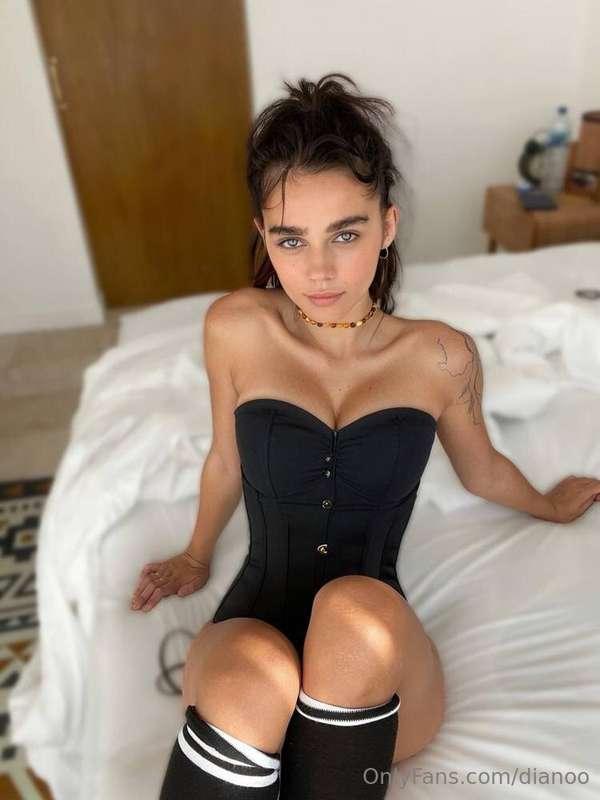 🌸 Hey you... yes, you 🌸 Wanna see the side of me I only show..