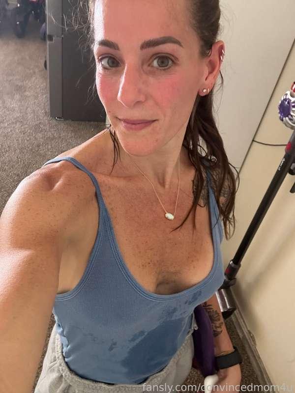 post workout, still no bra 🥵😘