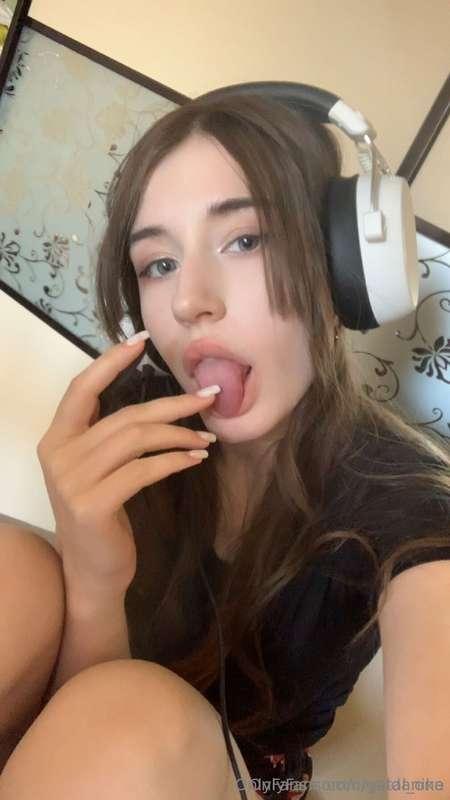 ✨ FREE SUB 👉 @goldanika ✨Soft, sweet & irresistibly naughty ..