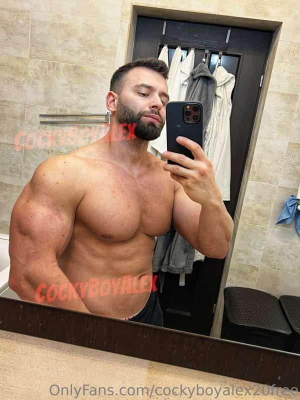 Wanna join in for a bath⁉️
Check out for full VIP page @cock..