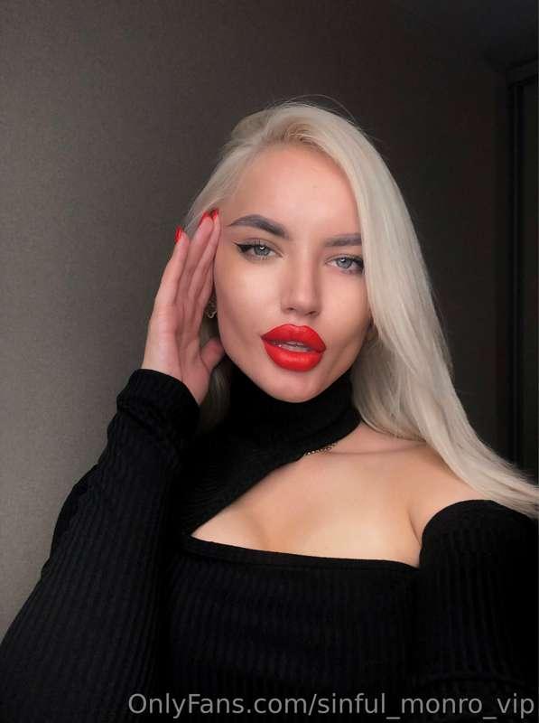 I think that red color is so sexual and femme fatale, isn't ..