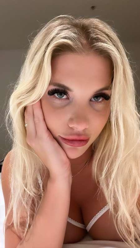 I give you this look.... wyd? 👀