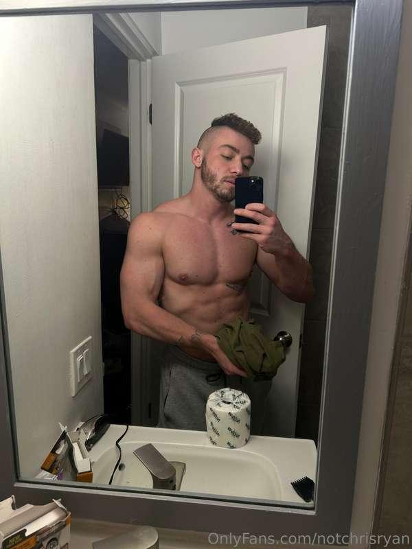 another hotel mirror pic 😂