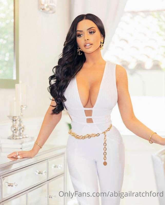 your dream girl 🤩